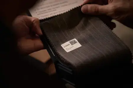 Duan Tailor - Tư vấn và chọn vải